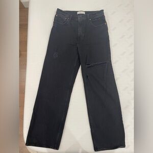 Gently worn black Abercrombie&Fitch high rise relaxed jean!